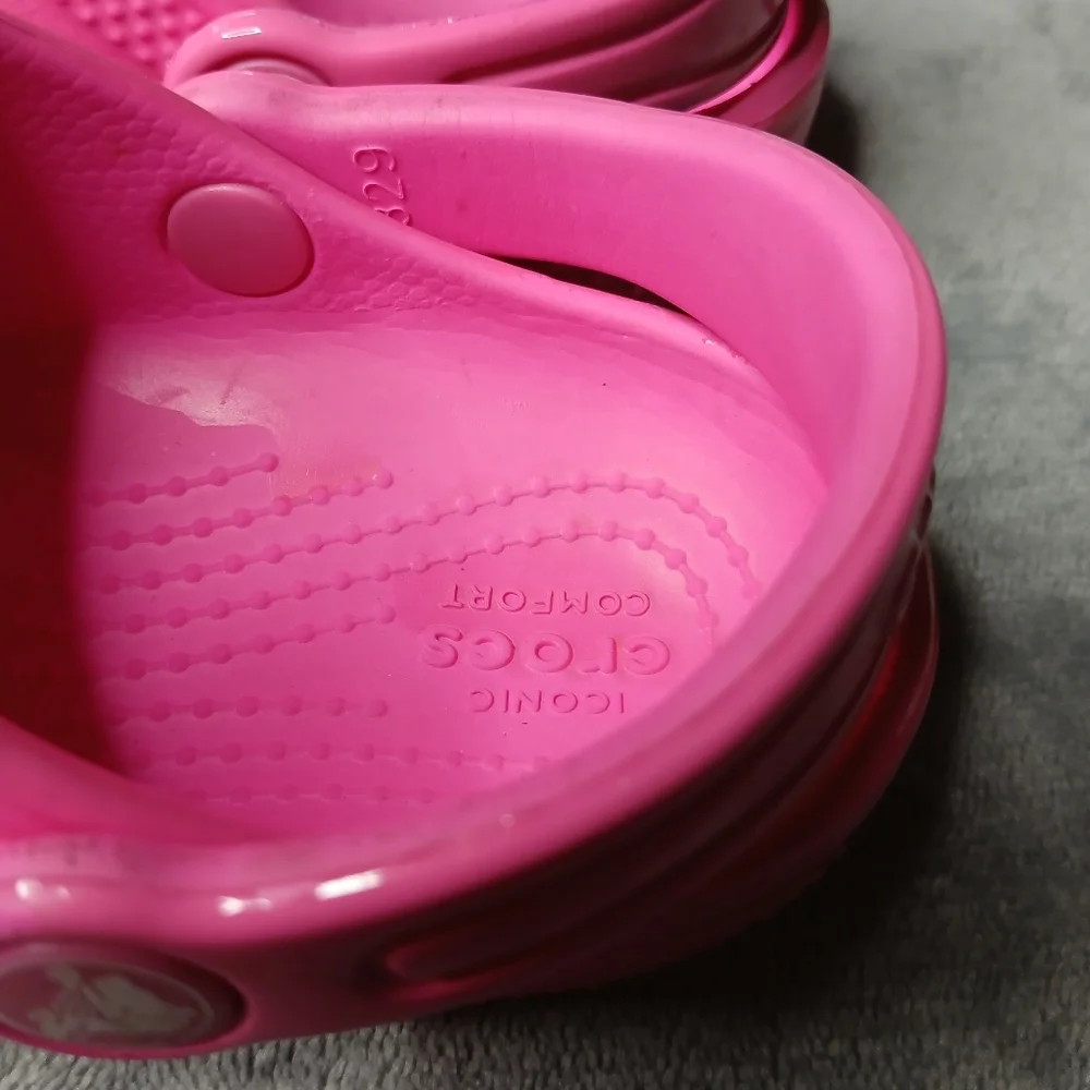 CROCS vibrant pink